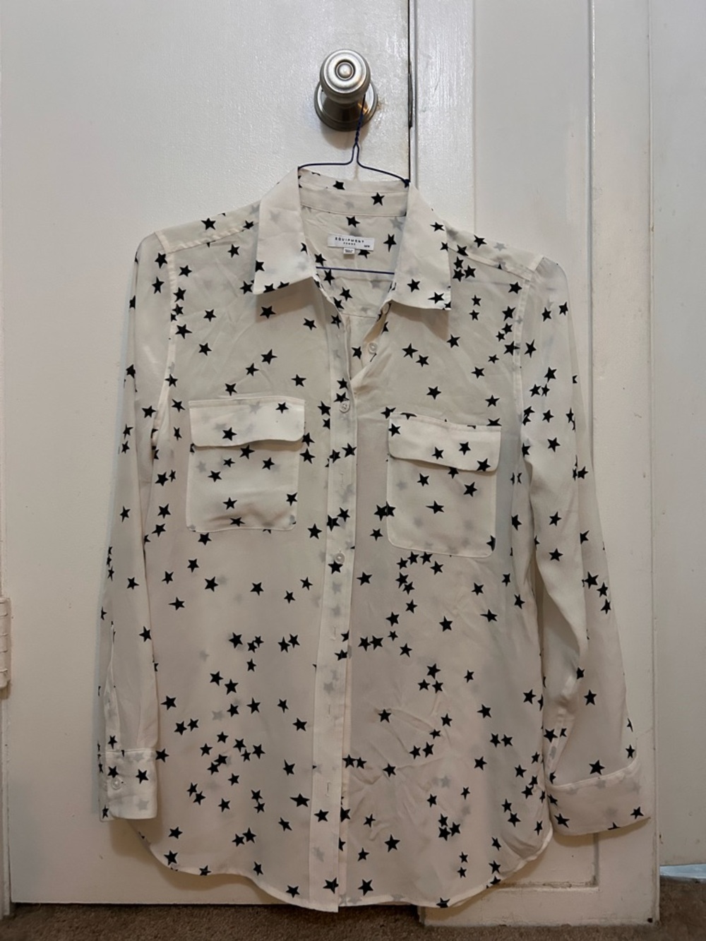 Equipment femme white Shirt with Black Stars Print sz M